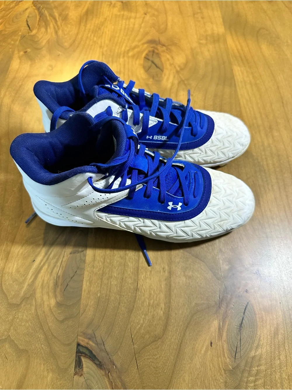 Under Armour Men’s 7 BSBL Mid Baseball Cleats Blue White Molded EUC